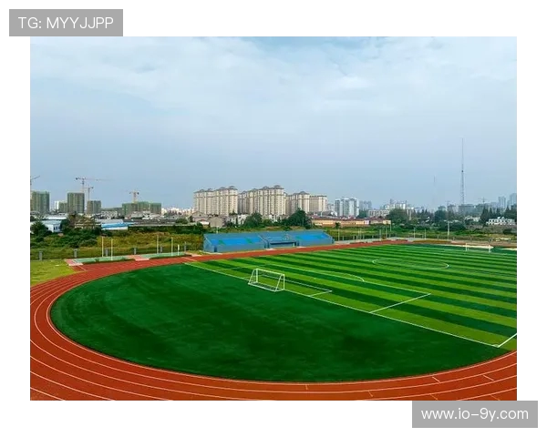 以校区足球场为核心打造多功能体育综合区提升校园运动氛围和学生活力